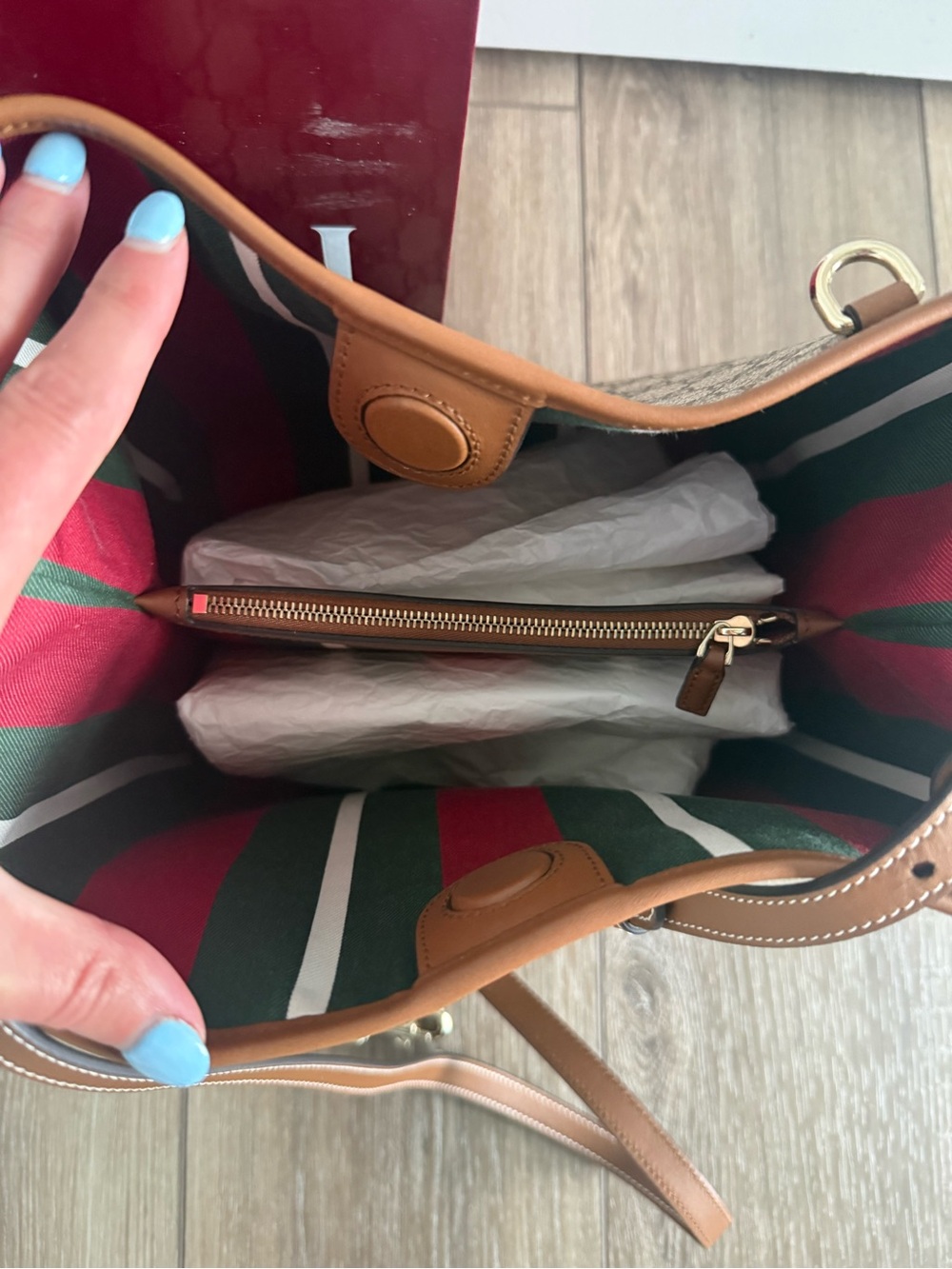 New! Gucci GG Emblem medium bucket bag - Picture 2 of 3